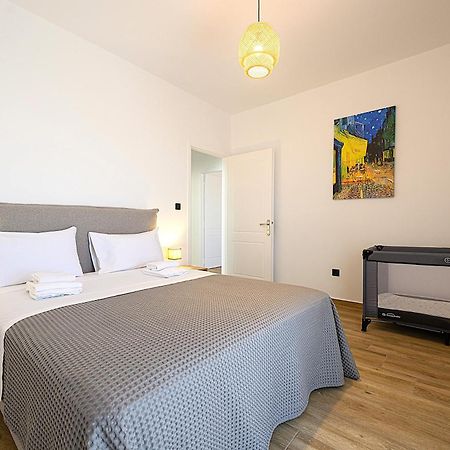 Alexander Apartments Airport Spáta Eksteriør bilde